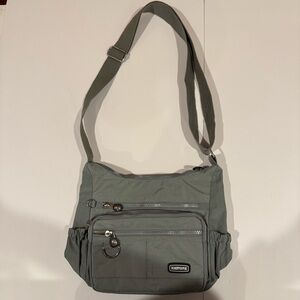 Huaeryouyue Grey Lightweight Waterproof Nylon Crossbody Bag. Pre-owned.